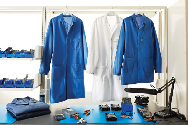 ESD Technician Lab外套 - 蓝色和白色覆盖物